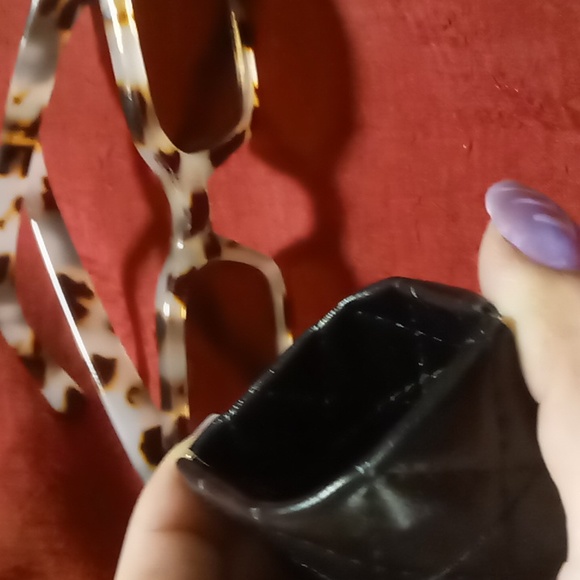 Tortoise shell retro sun glasses with case.light gray lens great coverage. - Picture 10 of 10